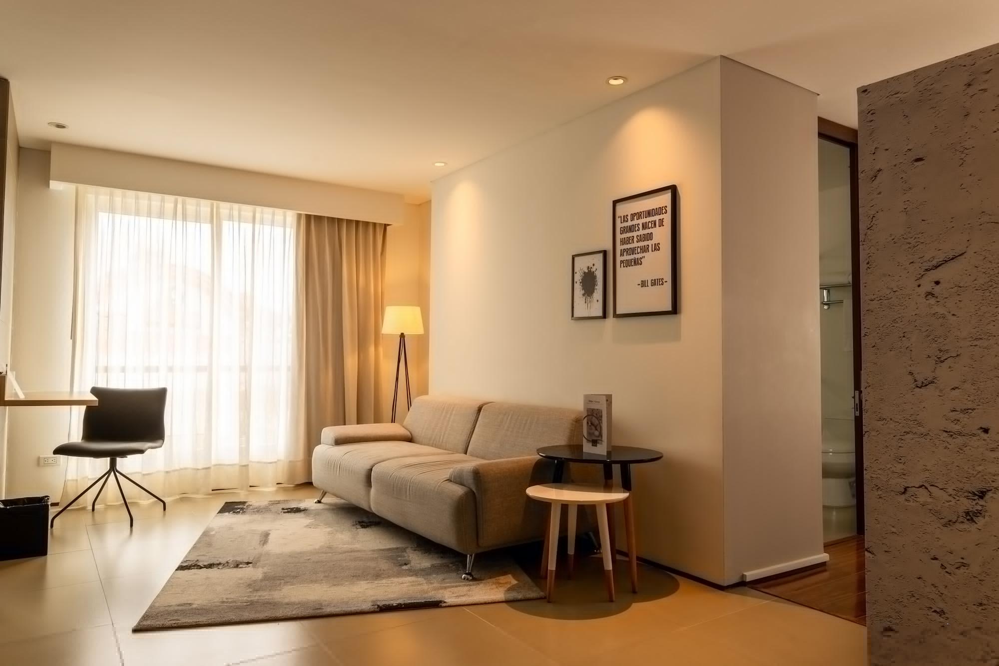 Quo Quality Hotel มานิซาเลส ภายนอก รูปภาพ A living room with a sofa