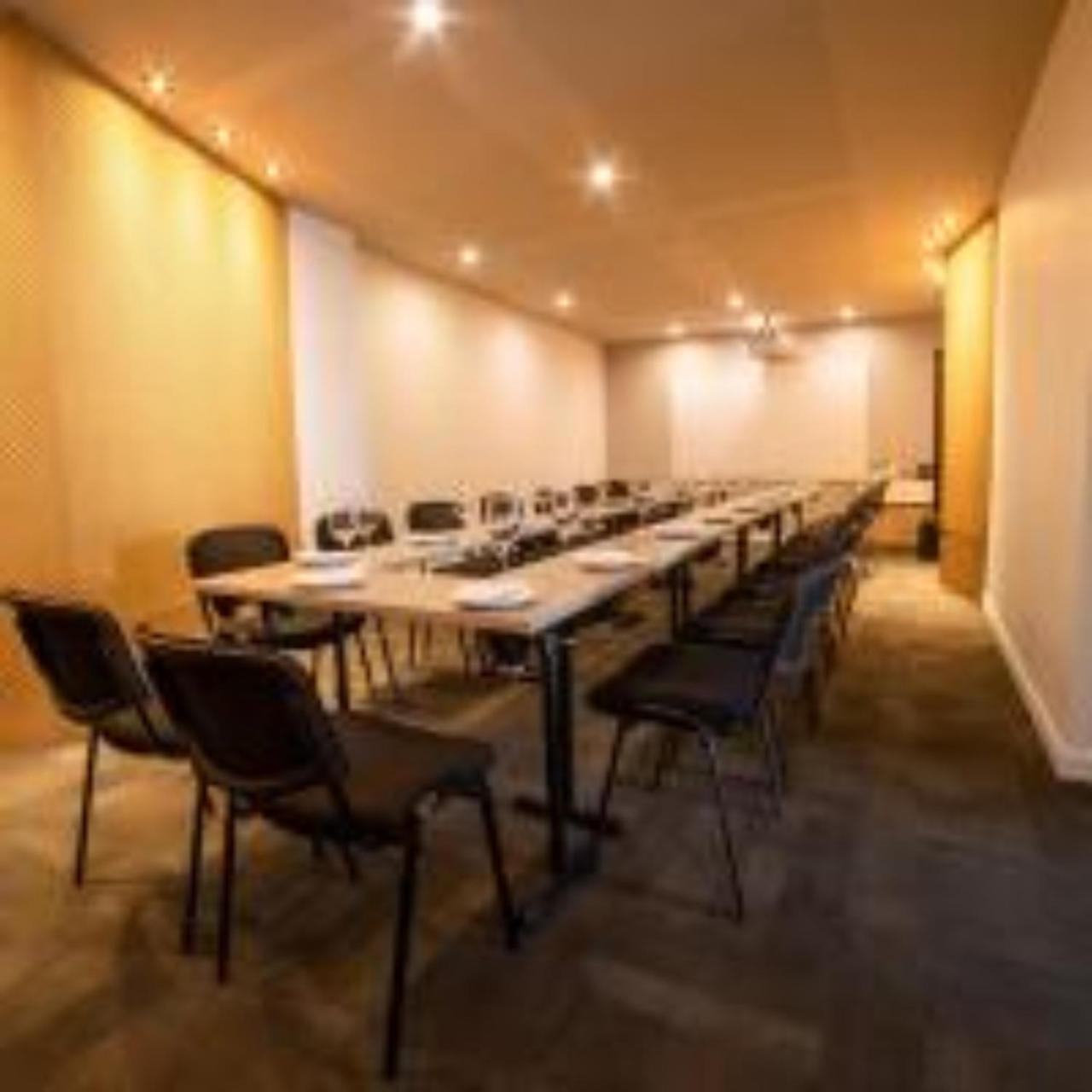 Quo Quality Hotel มานิซาเลส ภายนอก รูปภาพ The meeting room