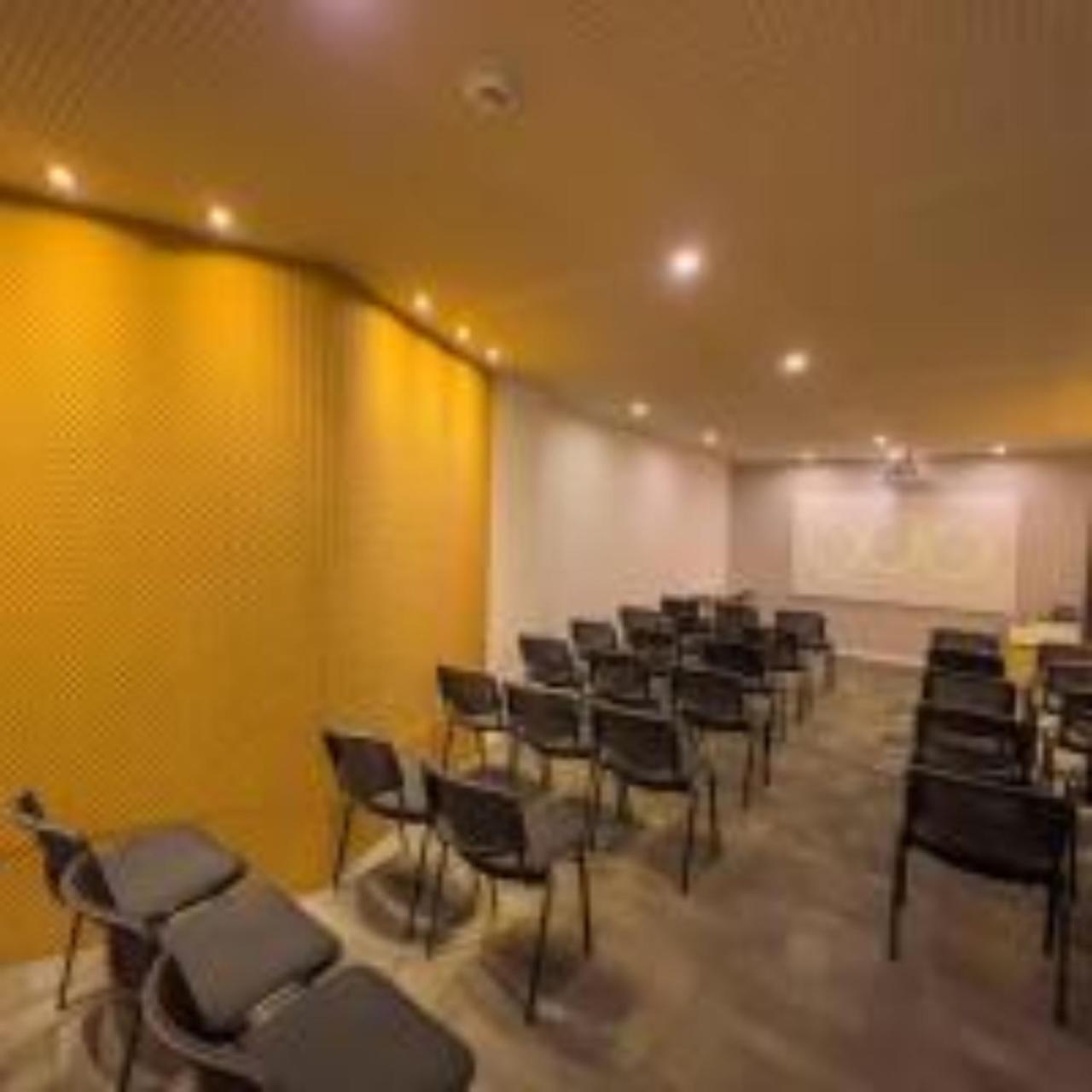 Quo Quality Hotel มานิซาเลส ภายนอก รูปภาพ The interior of the lecture room