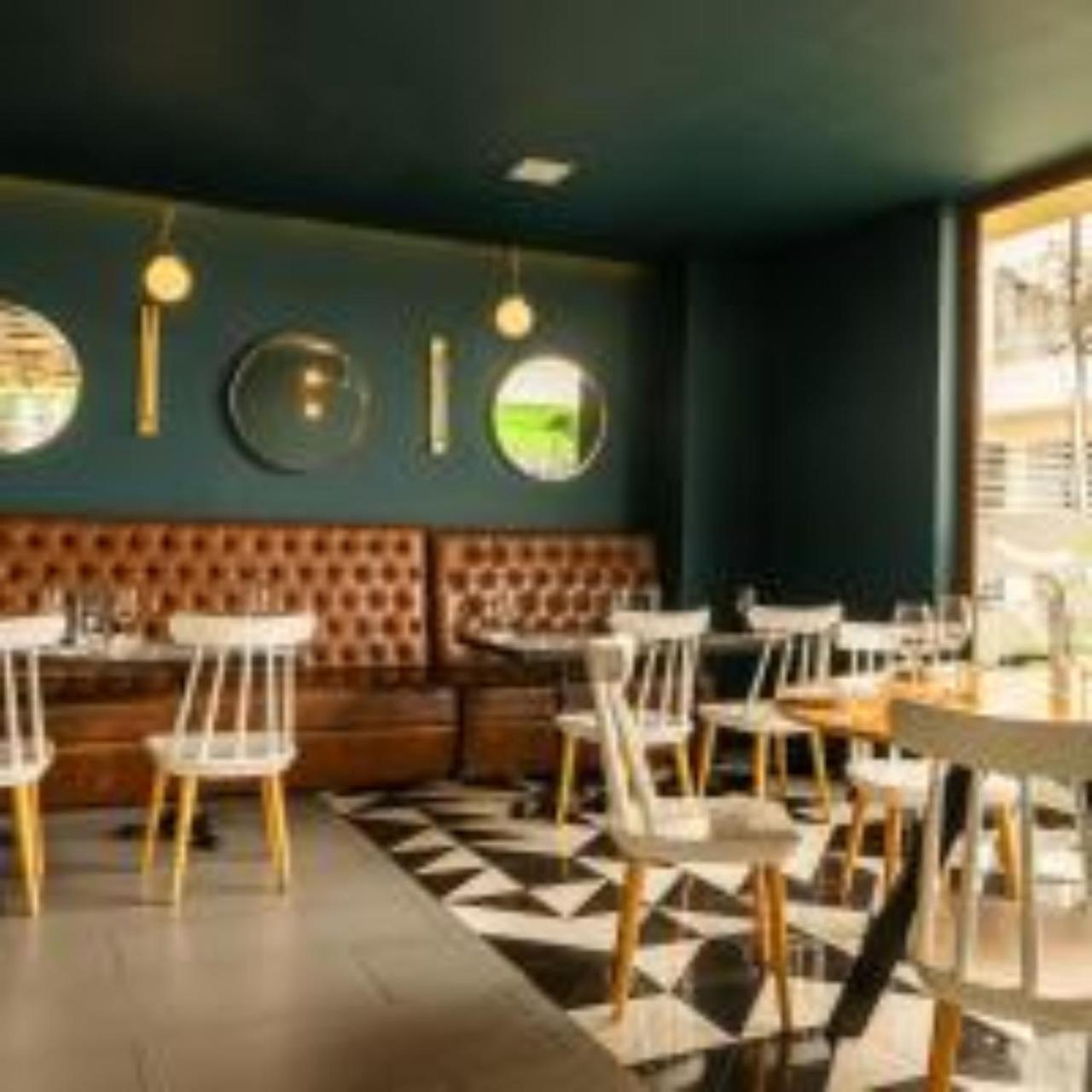 Quo Quality Hotel มานิซาเลส ภายนอก รูปภาพ Restaurant interior