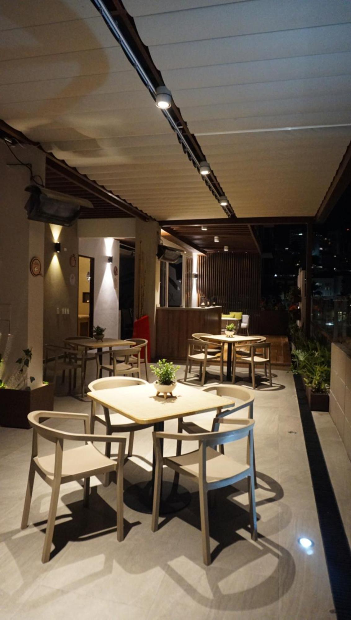 Quo Quality Hotel มานิซาเลส ภายนอก รูปภาพ The interior of a Starbucks in Taiwan