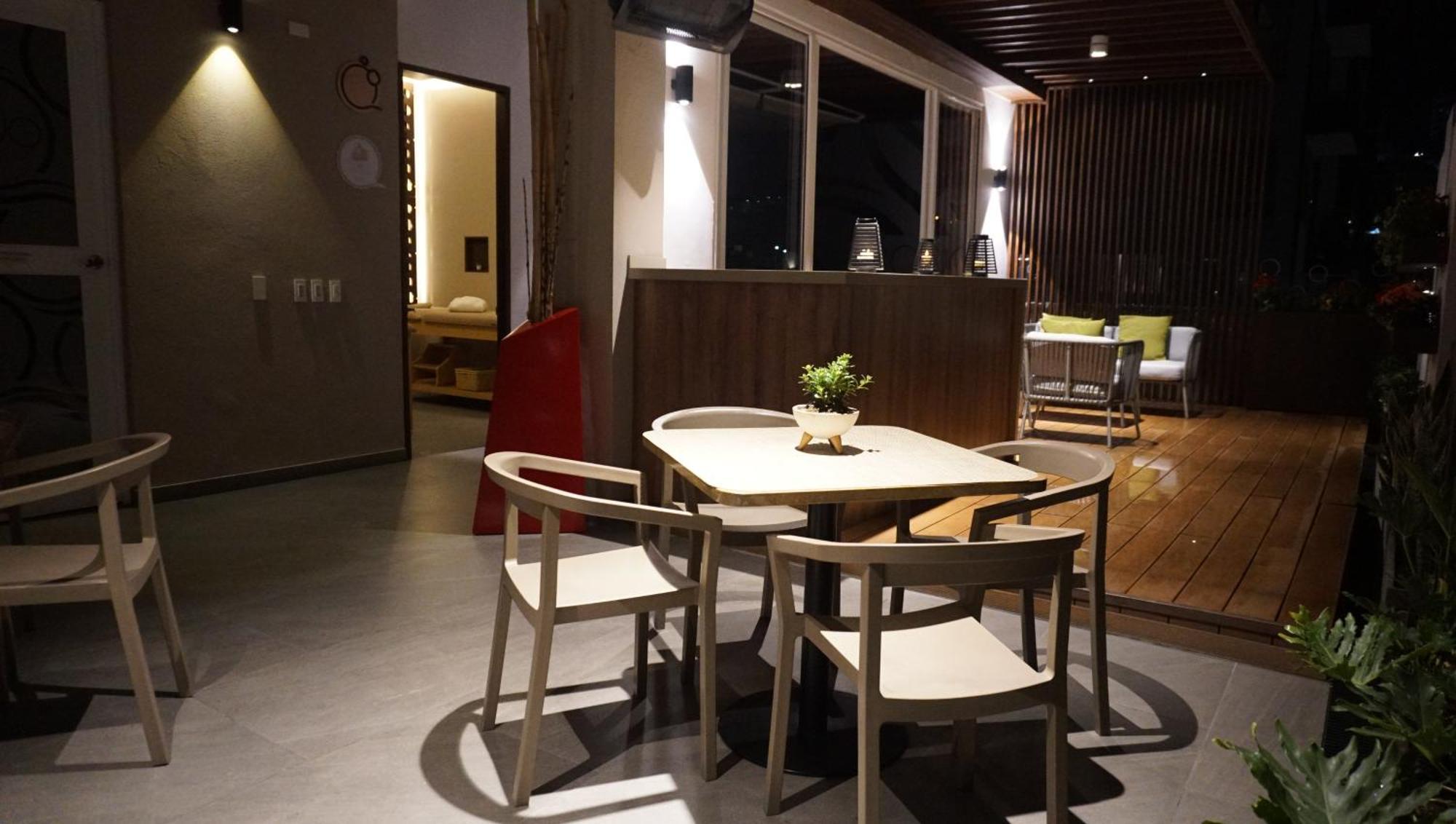 Quo Quality Hotel มานิซาเลส ภายนอก รูปภาพ A dining room