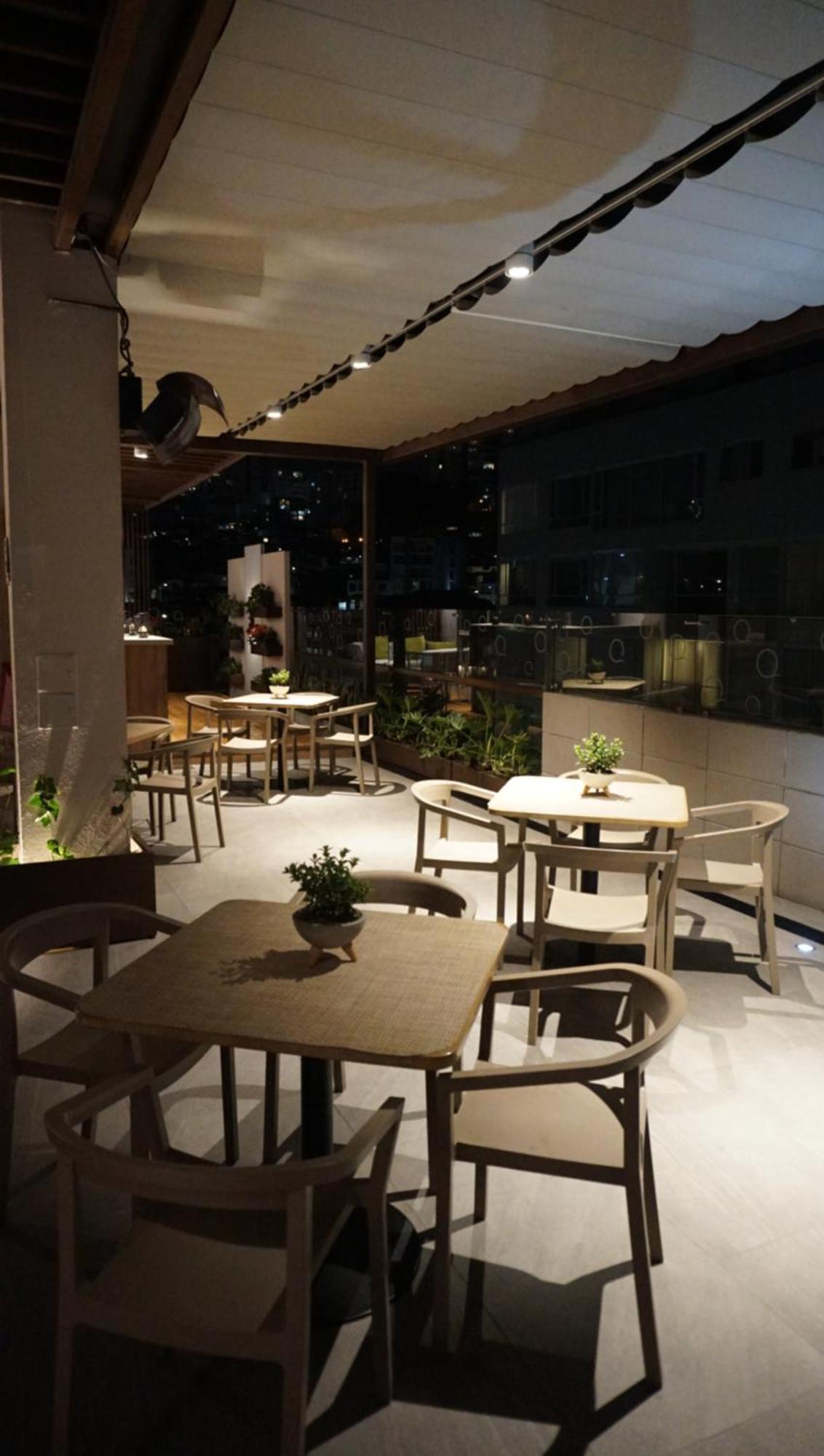 Quo Quality Hotel มานิซาเลส ภายนอก รูปภาพ The interior of the restaurant