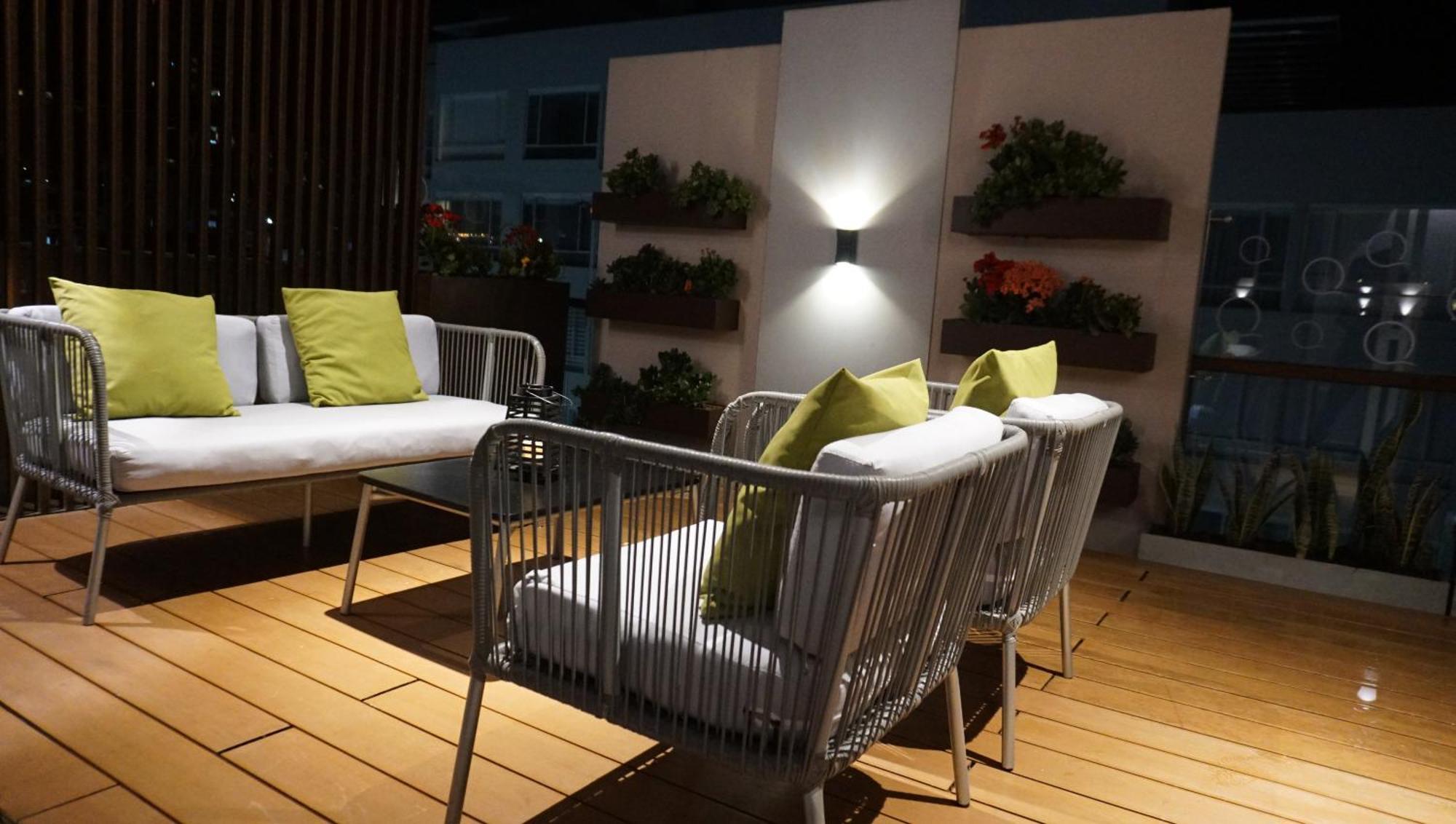 Quo Quality Hotel มานิซาเลส ภายนอก รูปภาพ A modern garden furniture set