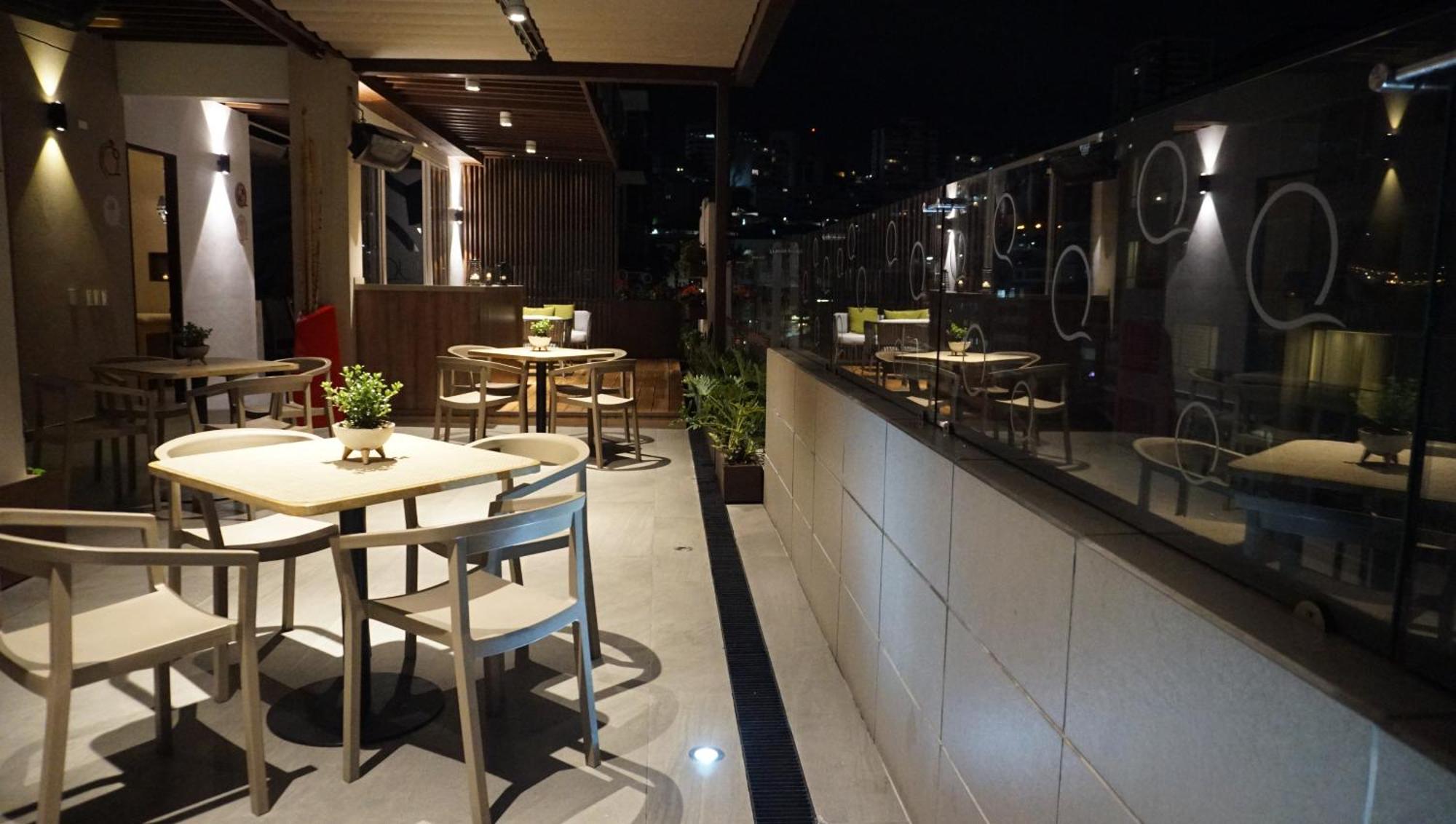 Quo Quality Hotel มานิซาเลส ภายนอก รูปภาพ The interior of the lounge