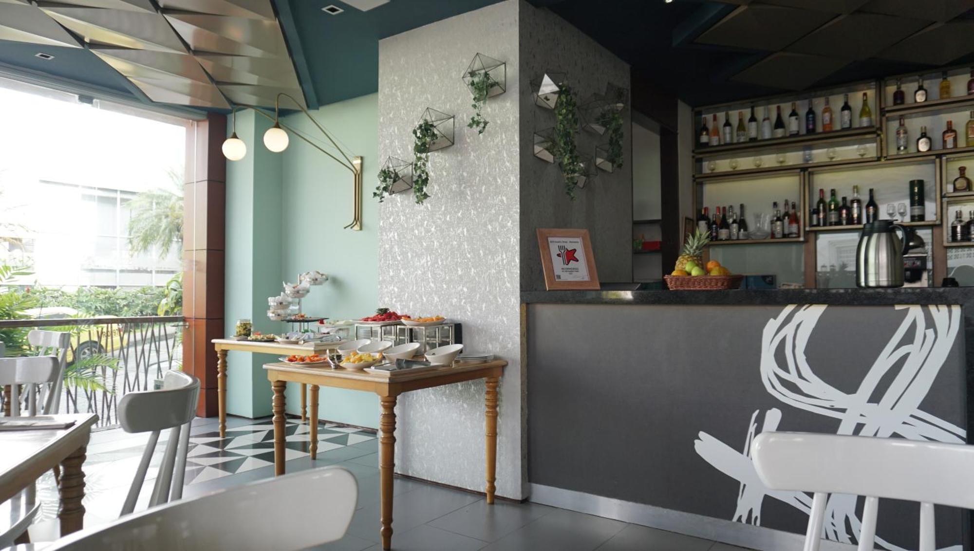 Quo Quality Hotel มานิซาเลส ภายนอก รูปภาพ The interior of the restaurant