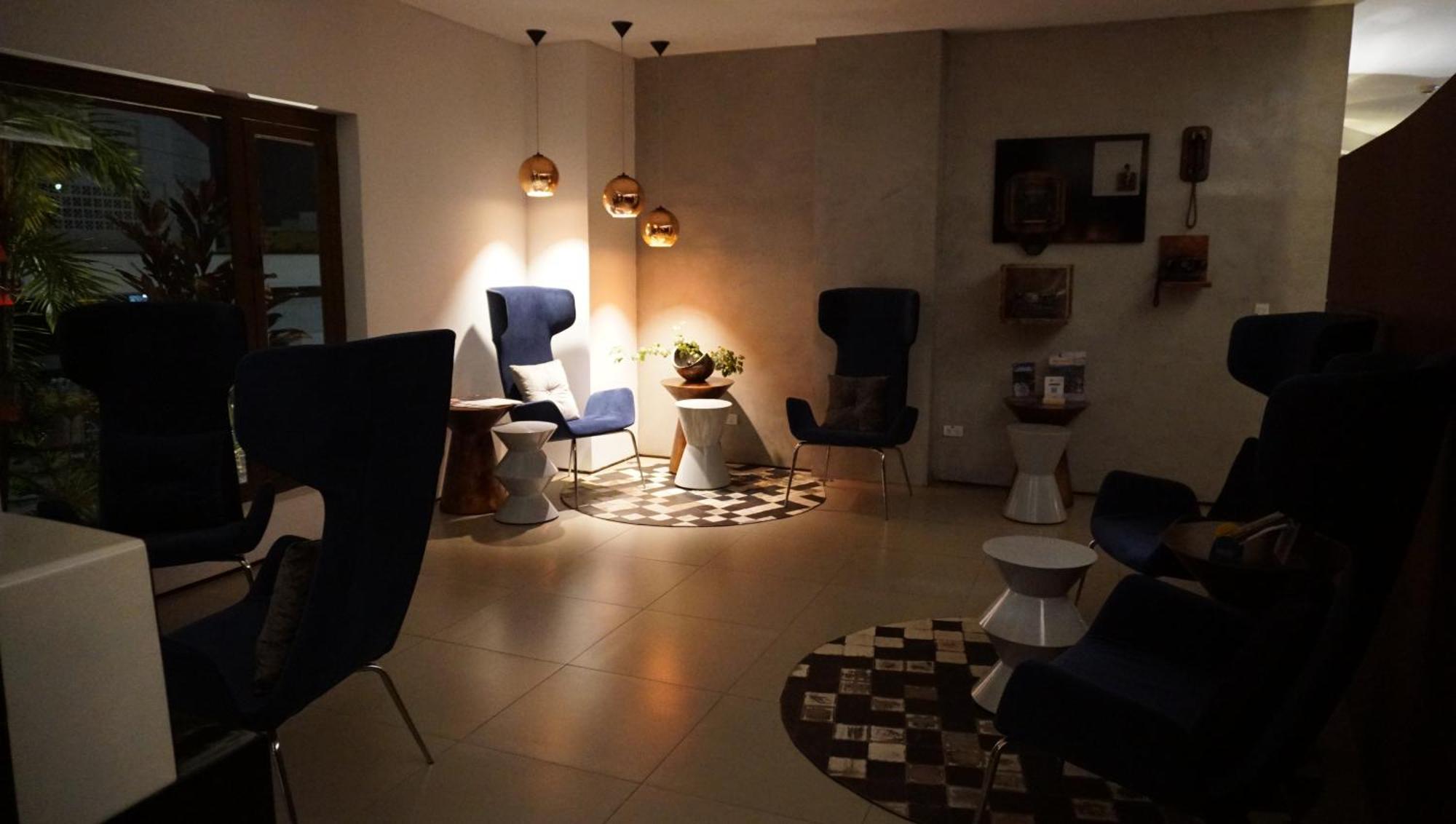Quo Quality Hotel มานิซาเลส ภายนอก รูปภาพ Interior of the library