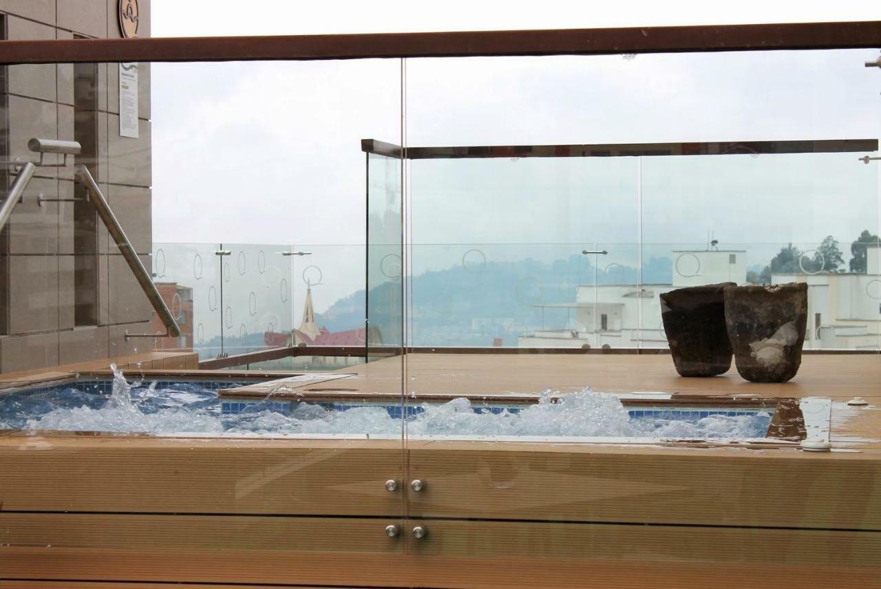 Quo Quality Hotel มานิซาเลส ภายนอก รูปภาพ A glass balustrade