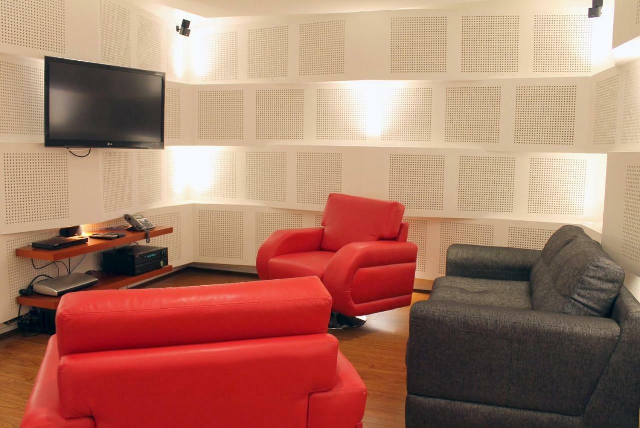 Quo Quality Hotel มานิซาเลส ภายนอก รูปภาพ A home theater